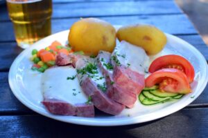 Sekrety Perfekcyjnej Pieczeni Wołowej: Przepisy i Triki Kulinarnego Mistrza